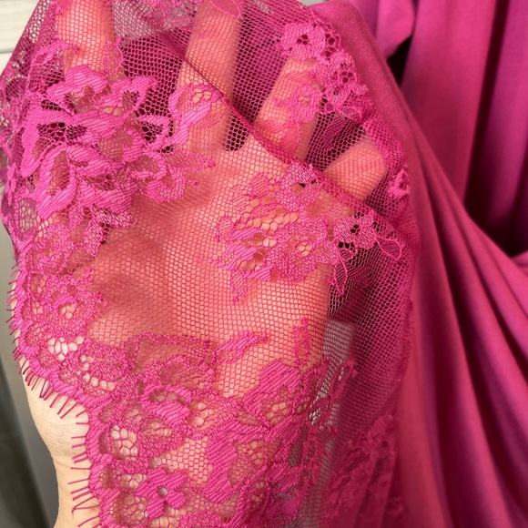 NWOT LOGO LAVISH WRAPS ROBES - Picture 6 of 12